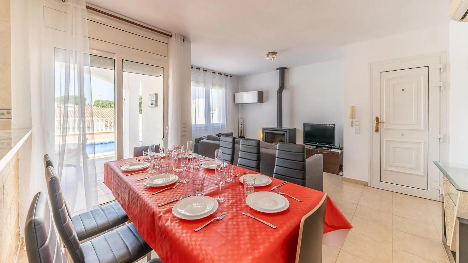 Newly Renovated Villa Ideal For Families L' Escala 0*,  España